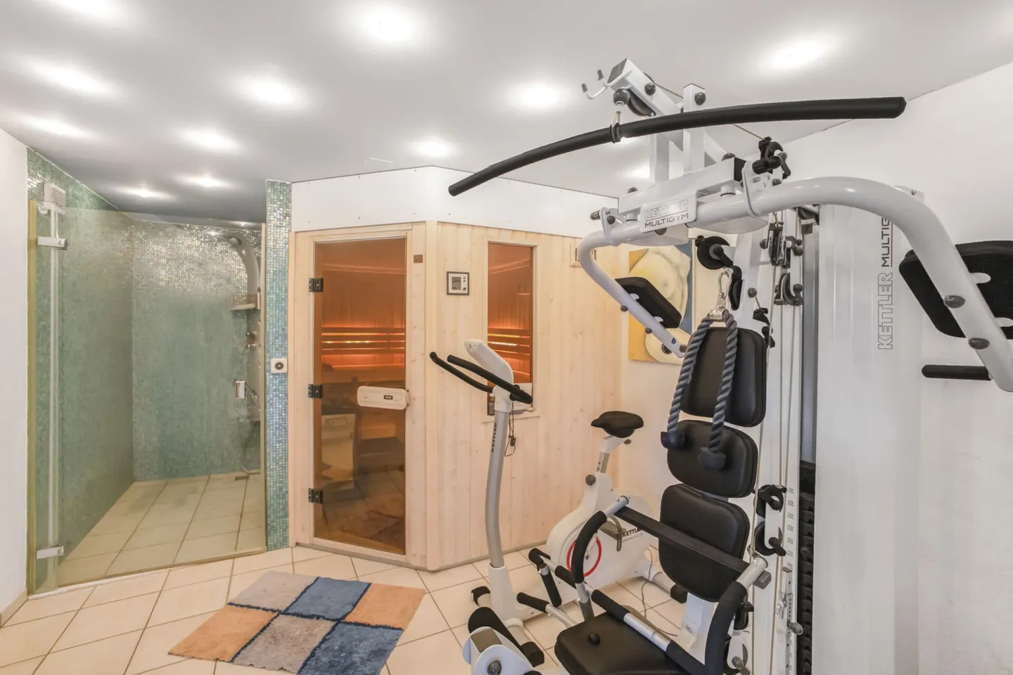 Exclusive 7.5-room single-family house with swimming pond in idyllic location - Photo 10 of 12