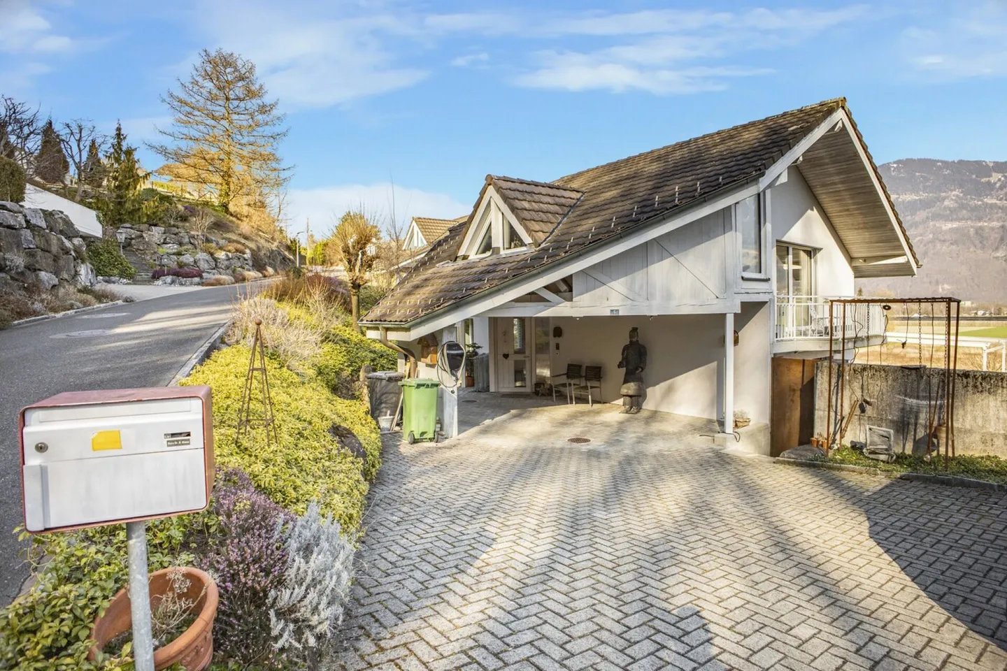 Exclusive 7.5-room single-family house with swimming pond in idyllic location - Photo 11 of 12