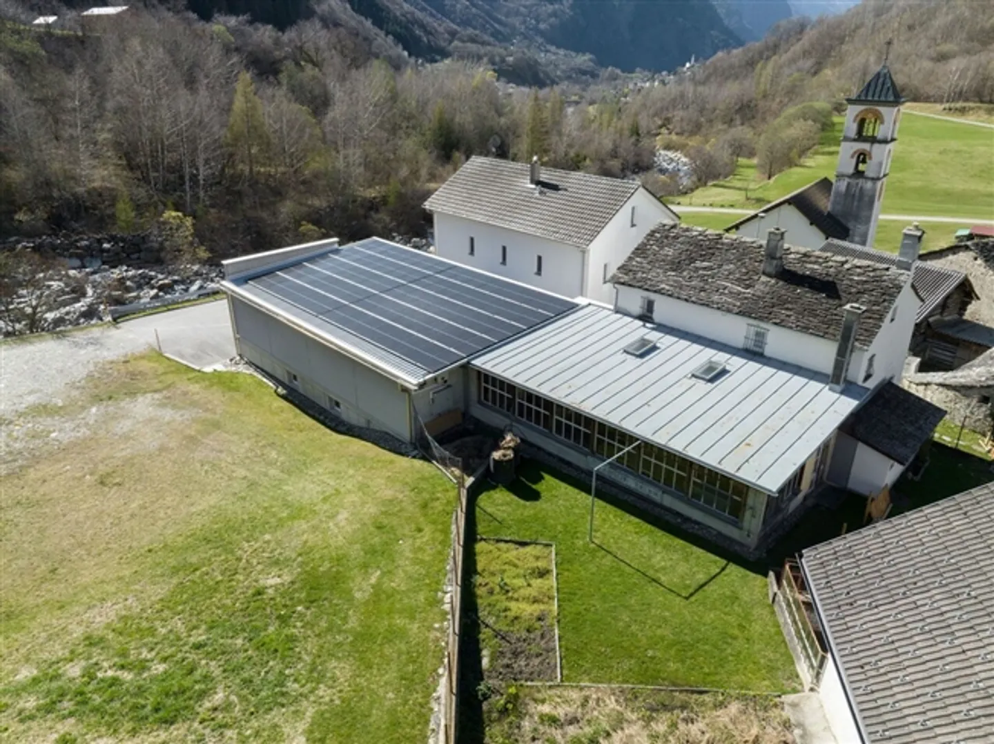 CRAFT ROOMS/STORAGE HALLS FOR RENT IN MESOCCO - Photo 3 of 5