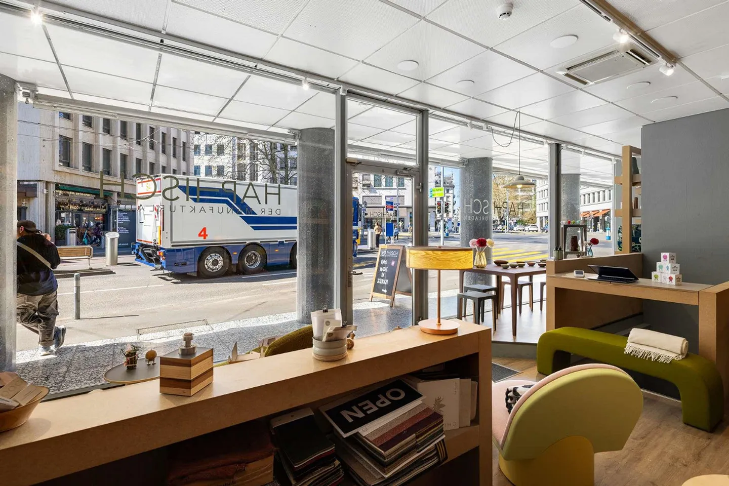 Espace de rez-de-chaussée représentatif dans un emplacement de choix – Talacker 50, Zurich - Photo 4 sur 13