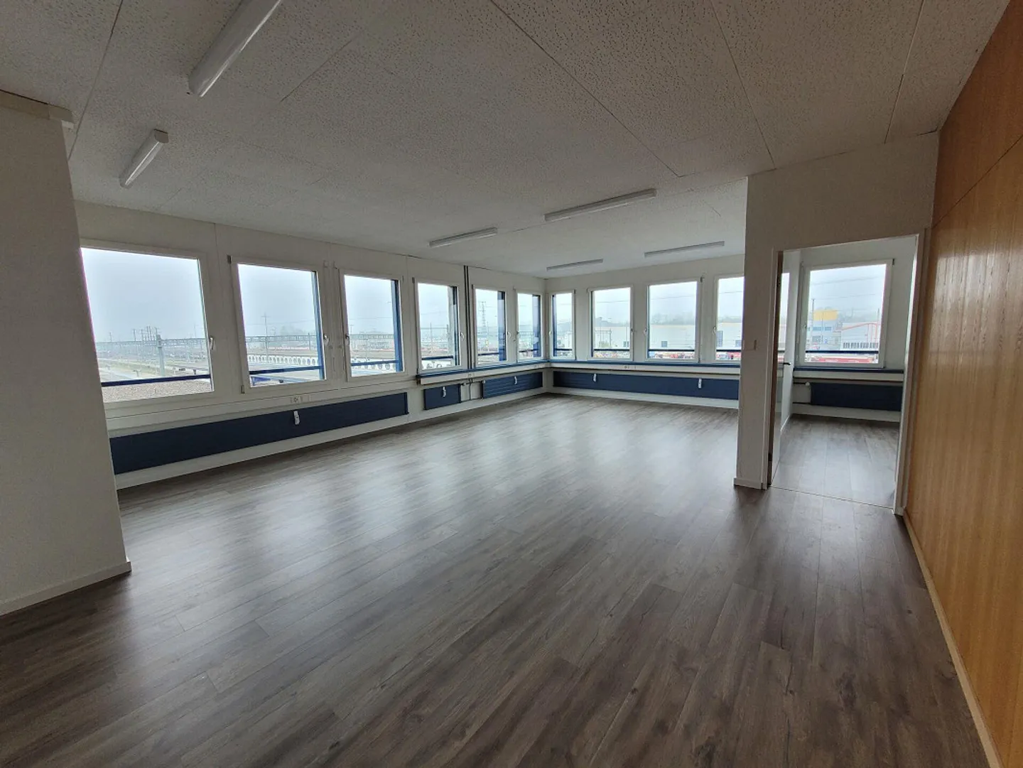 Your new, light-flooded offices with great views. - Photo 3 of 10