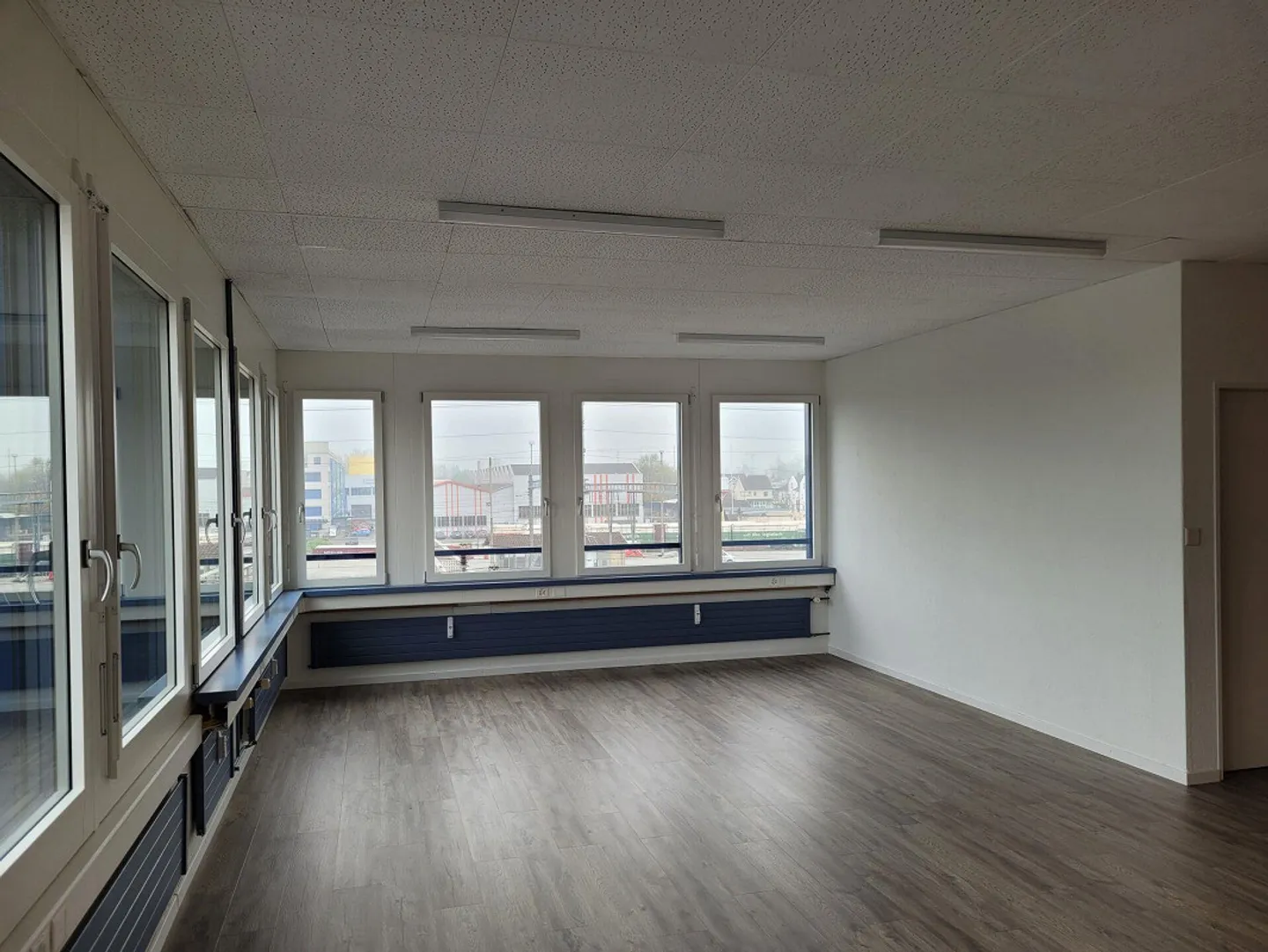 Your new, light-flooded offices with great views. - Photo 2 of 10