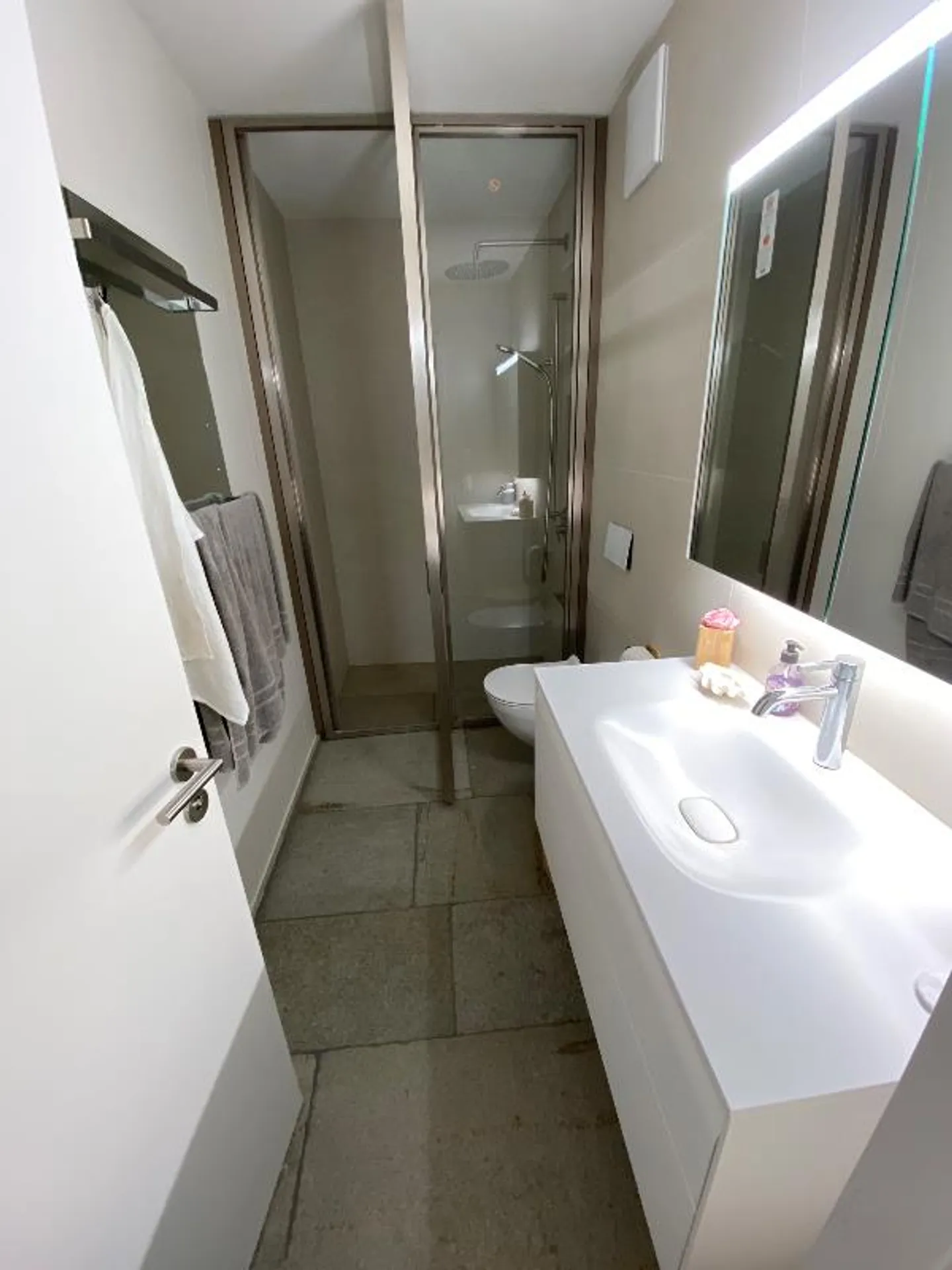 1 Room furnished living object - Photo 2 of 2