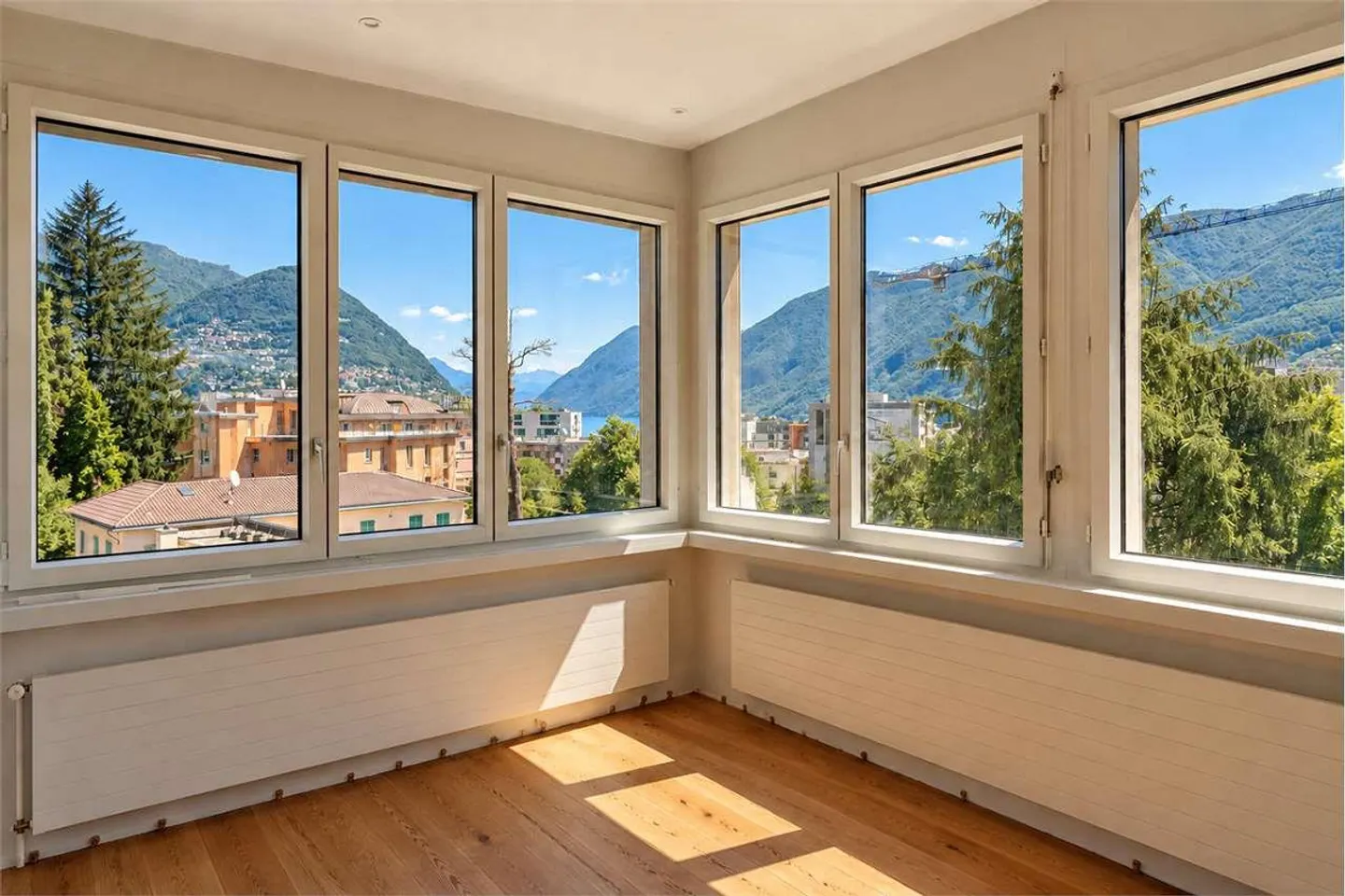 Lugano: exclusive apartment with lake view - Photo 1 of 7