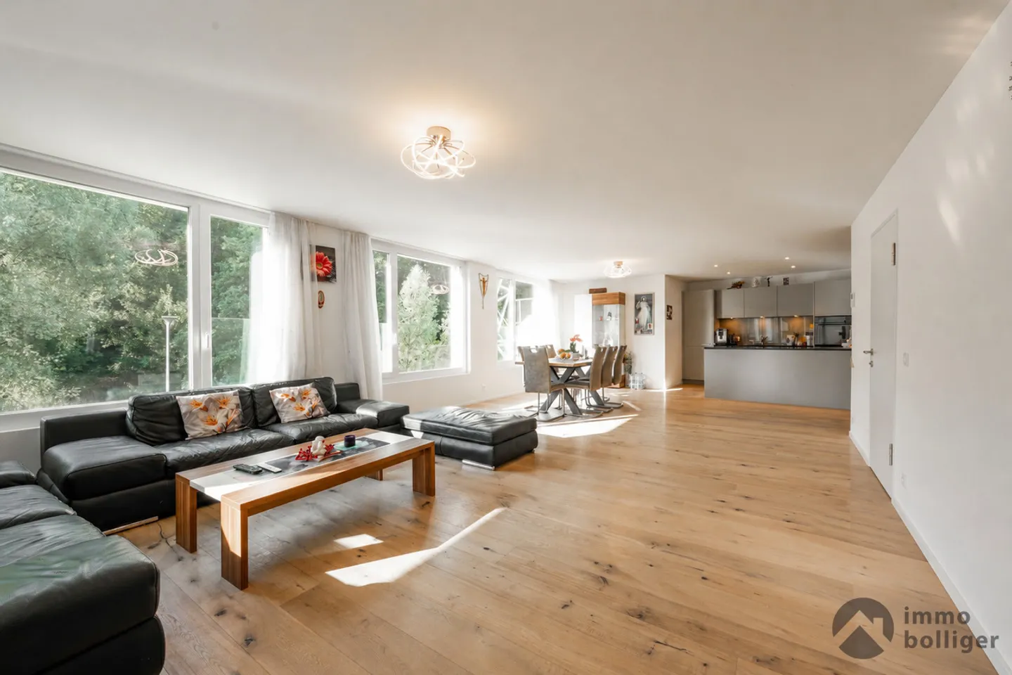 Stylish Apartment with Green View - Photo 1 of 12