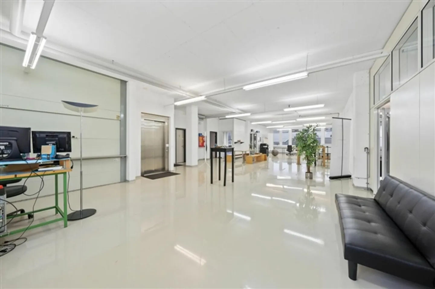 Ideale per ufficio, studio, laboratorio - spazi commerciali di 338 m² - Foto 2 di 11