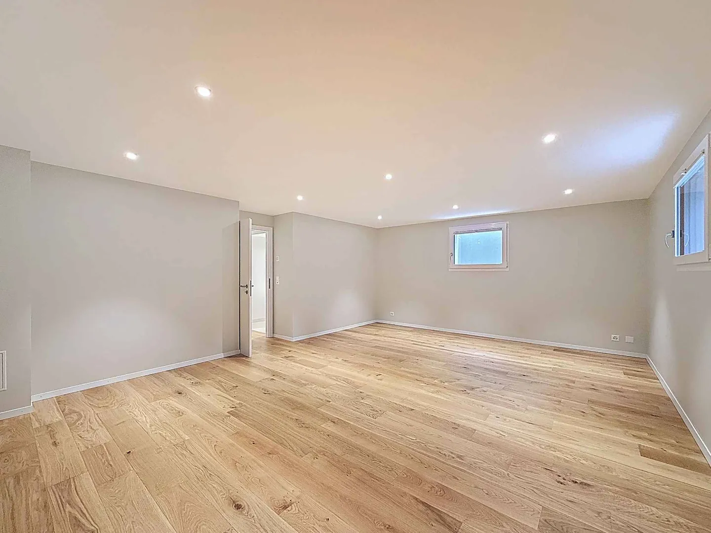 Magnificent contemporary villa with garden - Photo 12 of 13