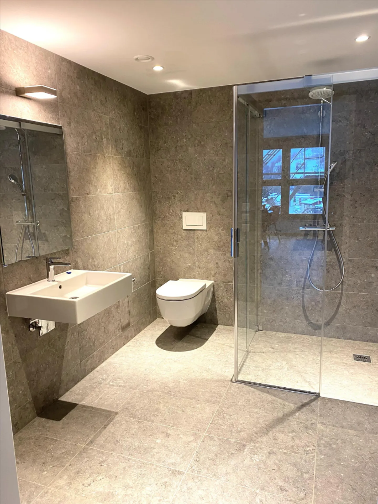 Appartement Charmant avec Vue - Photo 3 sur 4