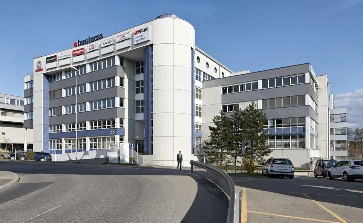 Offices 5 minutes from the train station and the A1 motorway - Photo 2 of 10