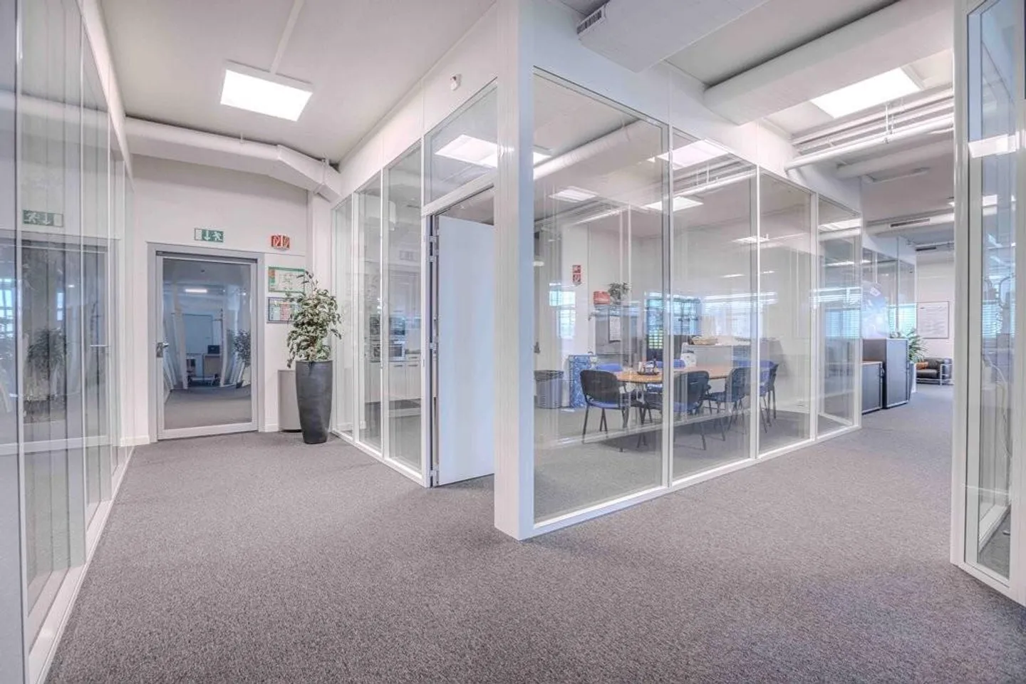 Offices 5 minutes from the train station and the A1 motorway - Photo 6 of 10