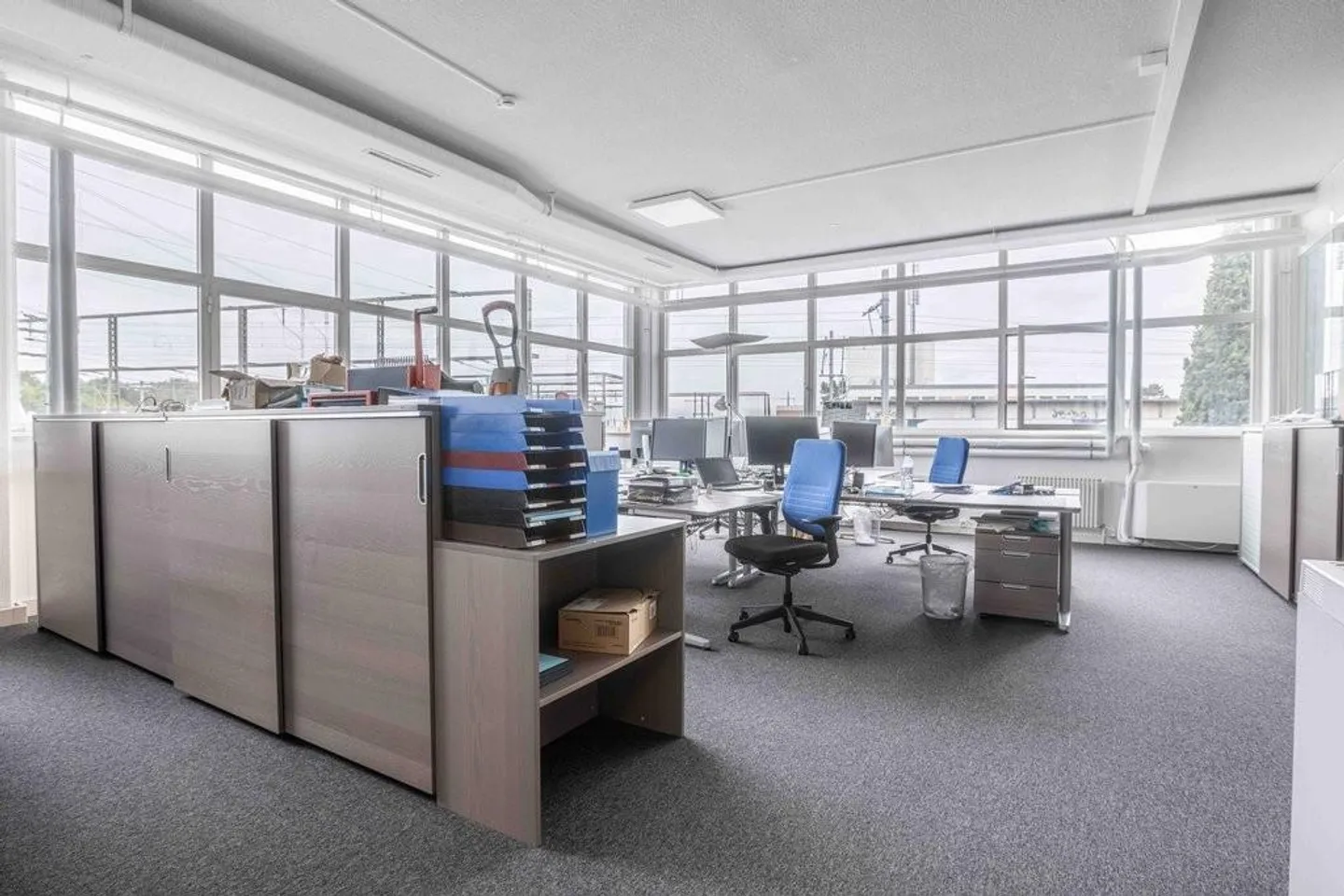 Offices 5 minutes from the train station and the A1 motorway - Photo 7 of 10