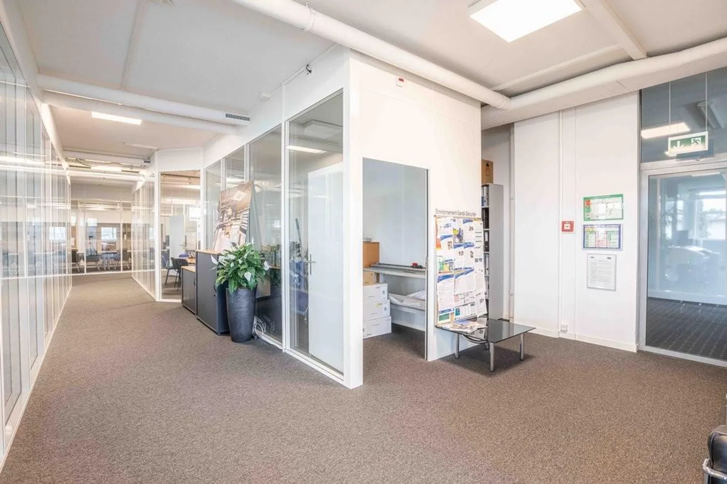 Offices 5 minutes from the train station and the A1 motorway - Photo 9 of 10