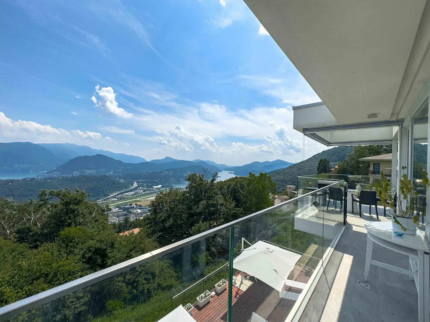 Prestigiosa villa vista lago con piscina a Cademario - Foto 5 di 12