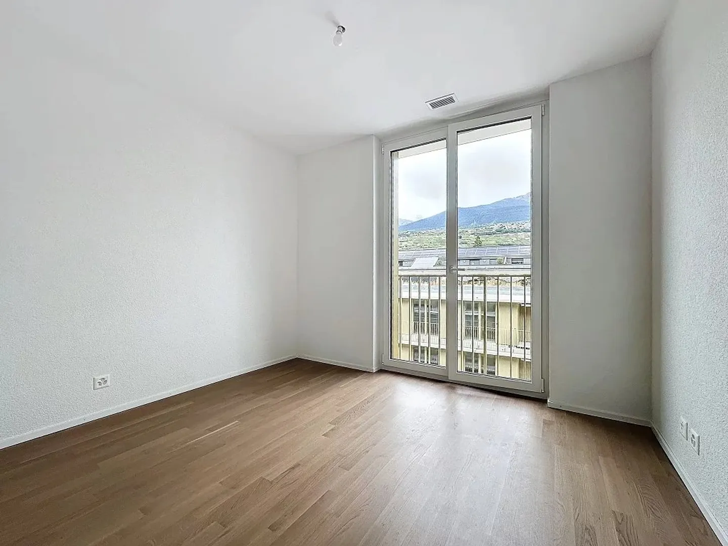 3.5 Room Apartment - Photo 4 of 7