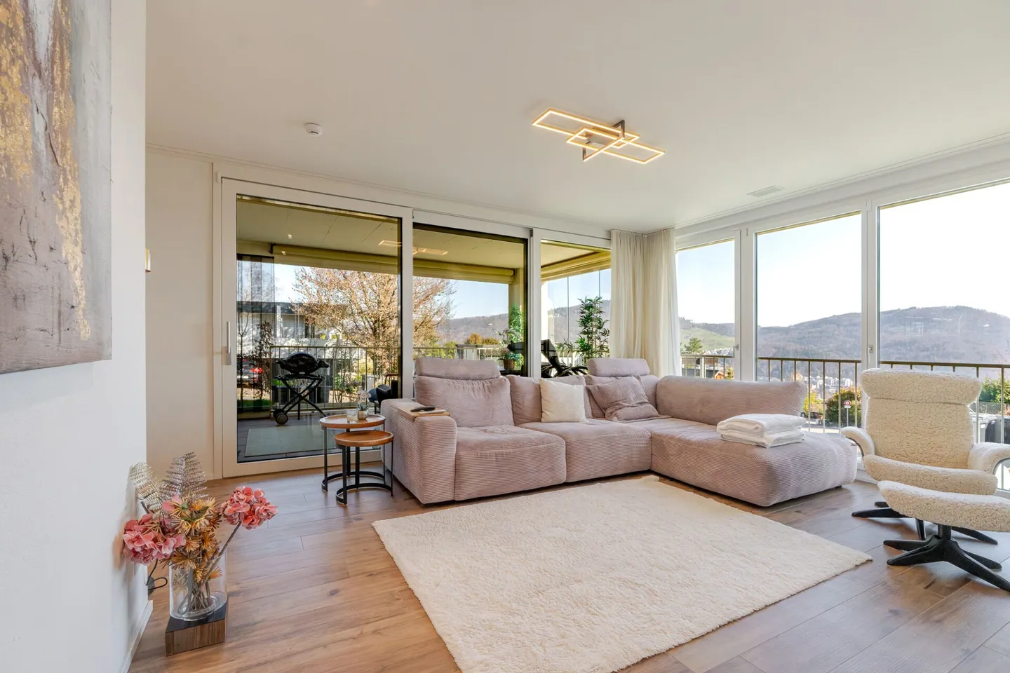 Exclusive 5.5 Room Maisonette Apartment with Glazed Balcony, Panoramic View and 2 Parking Spaces - Photo 1 of 12