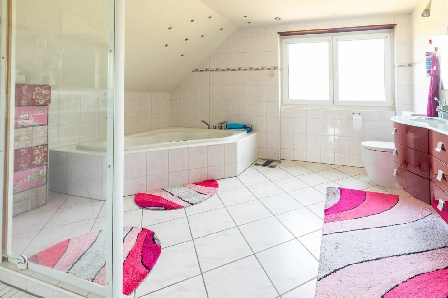 A Dream View - Spacious Family Villa Facing Lake Neuchâtel - Photo 12 of 24