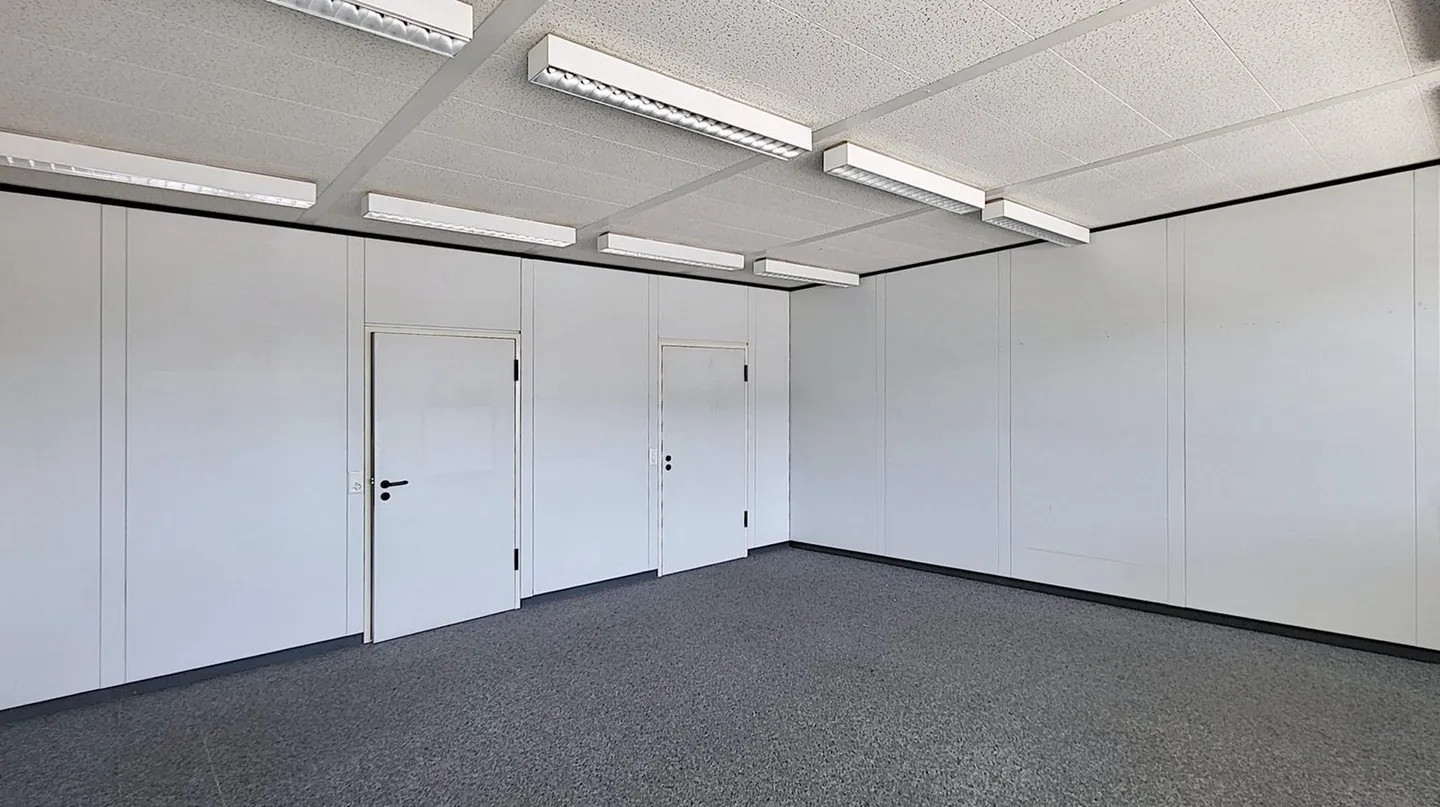Geräumiger Büroraum zu Vermieten - Foto 8 von 15