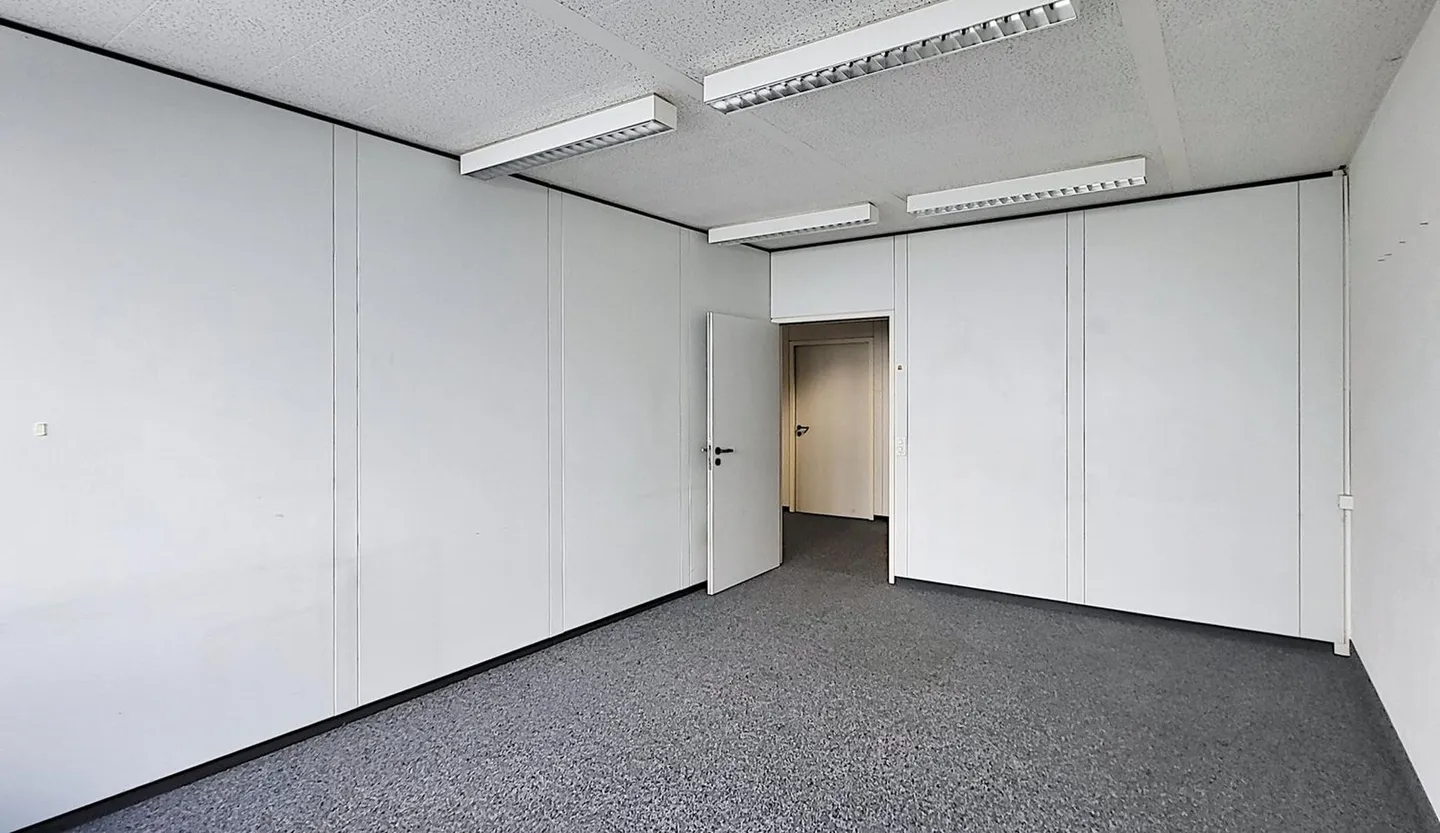 Geräumiger Büroraum zu Vermieten - Foto 9 von 15