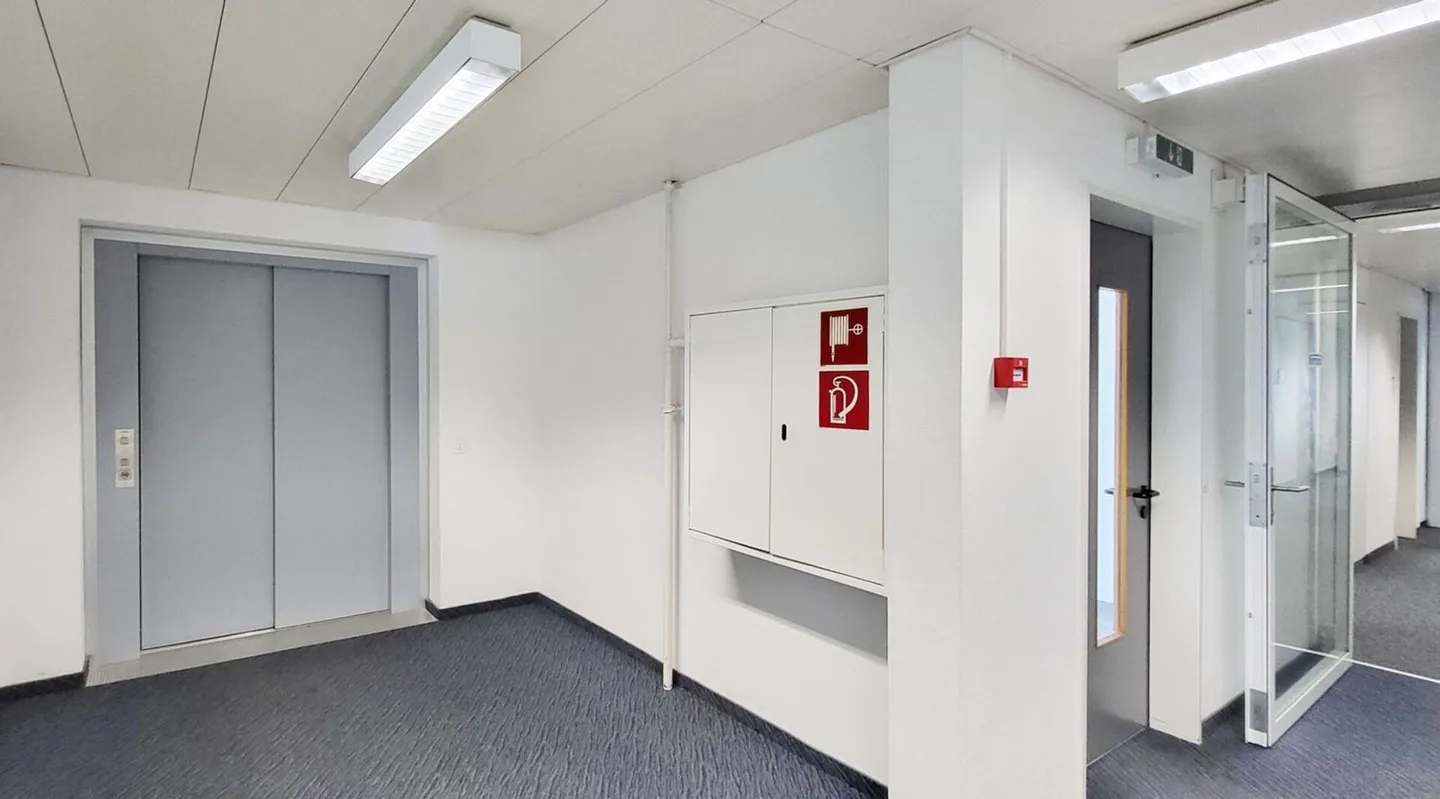 Geräumiger Büroraum zu Vermieten - Foto 10 von 15