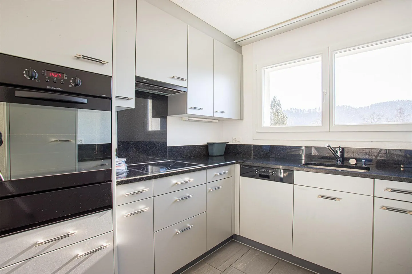 Modern Apartment in Quiet Area - Photo 2 of 10