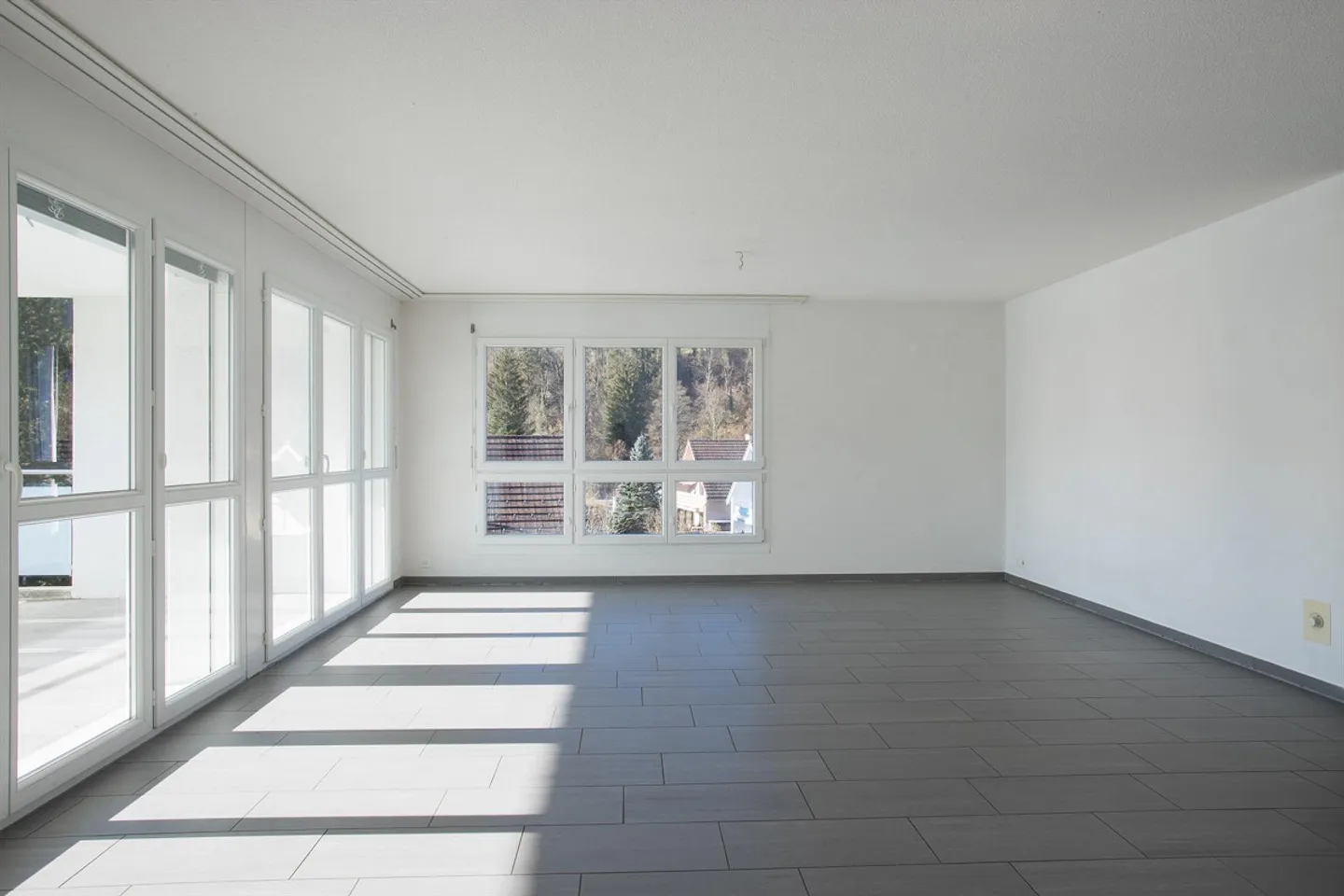 Modern Apartment in Quiet Area - Photo 3 of 10