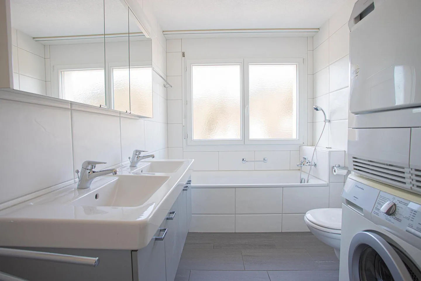 Modern Apartment in Quiet Area - Photo 6 of 10