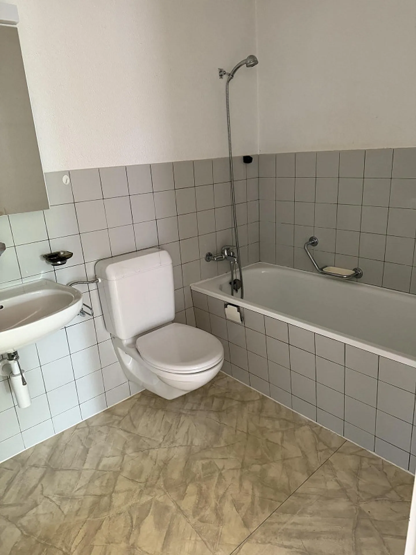 Friendly apartment with a view of the castle - Photo 9 of 12