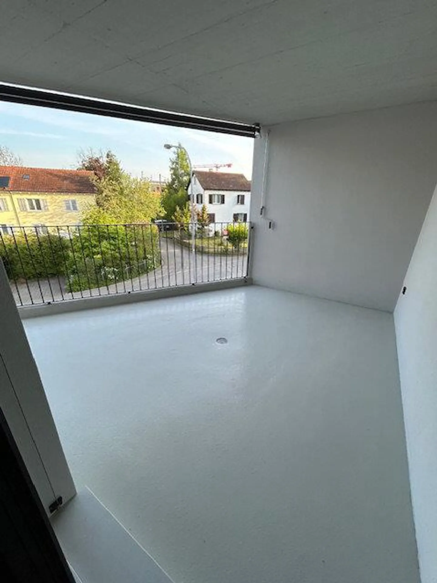 Moderne Wohnung mit zwei Badezimmern, Waschturm und Balkon - Foto 7 di 8