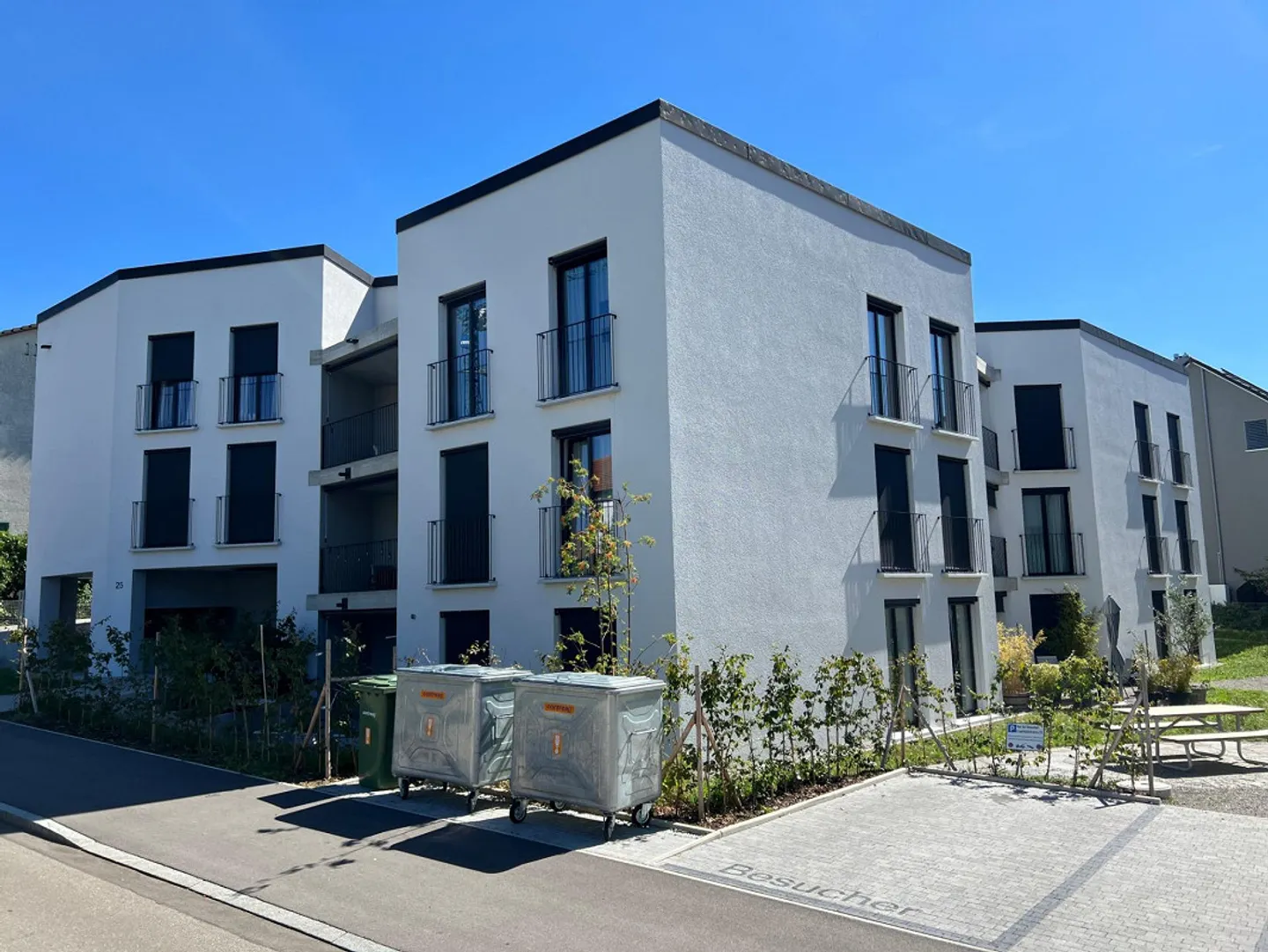 Moderne Wohnung mit zwei Badezimmern, Waschturm und Balkon - Foto 8 di 8