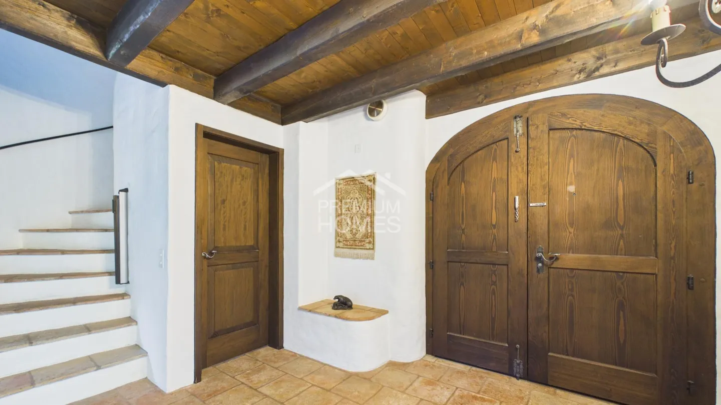 Majestic Country House with Apartment - Photo 11 of 13