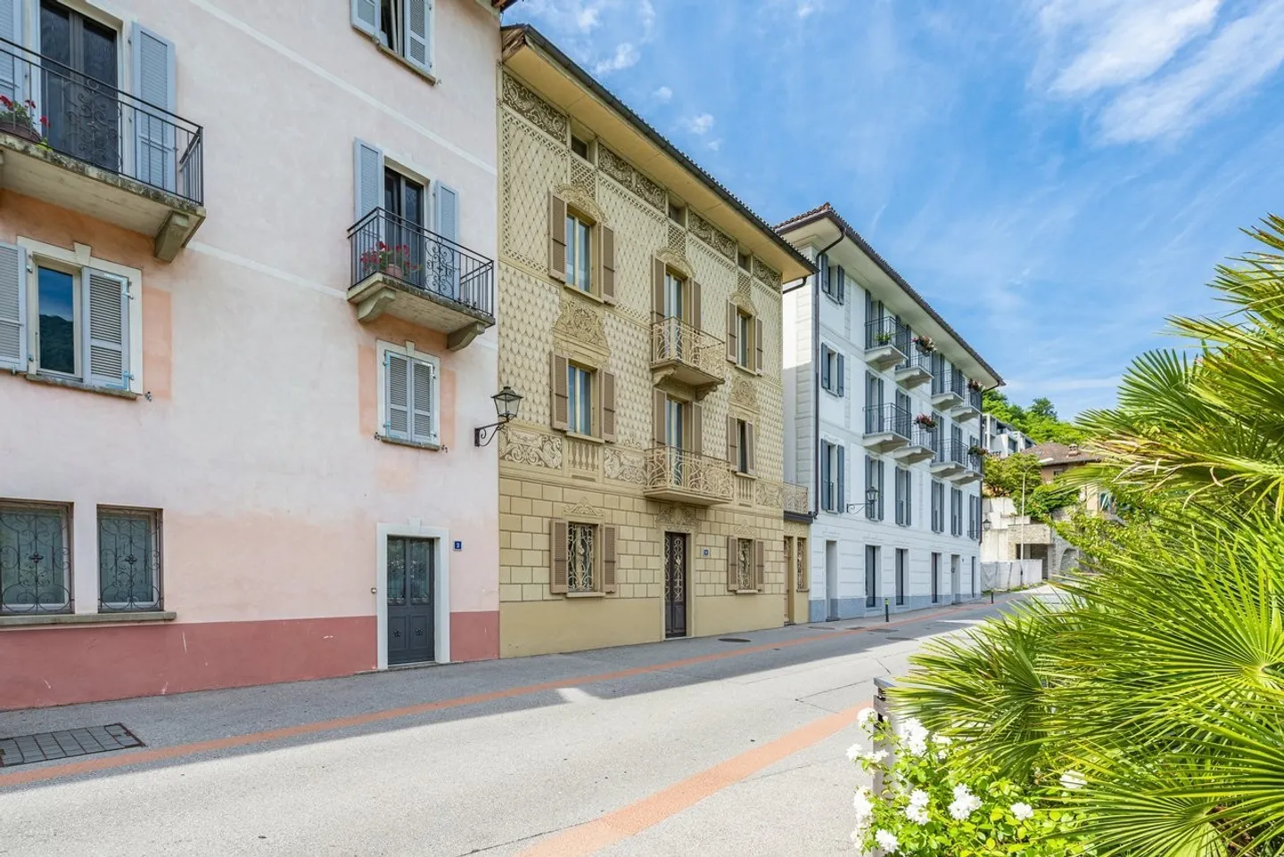 Maison typique du Tessin sur le bord du lac de Morcote - Photo 1 sur 13