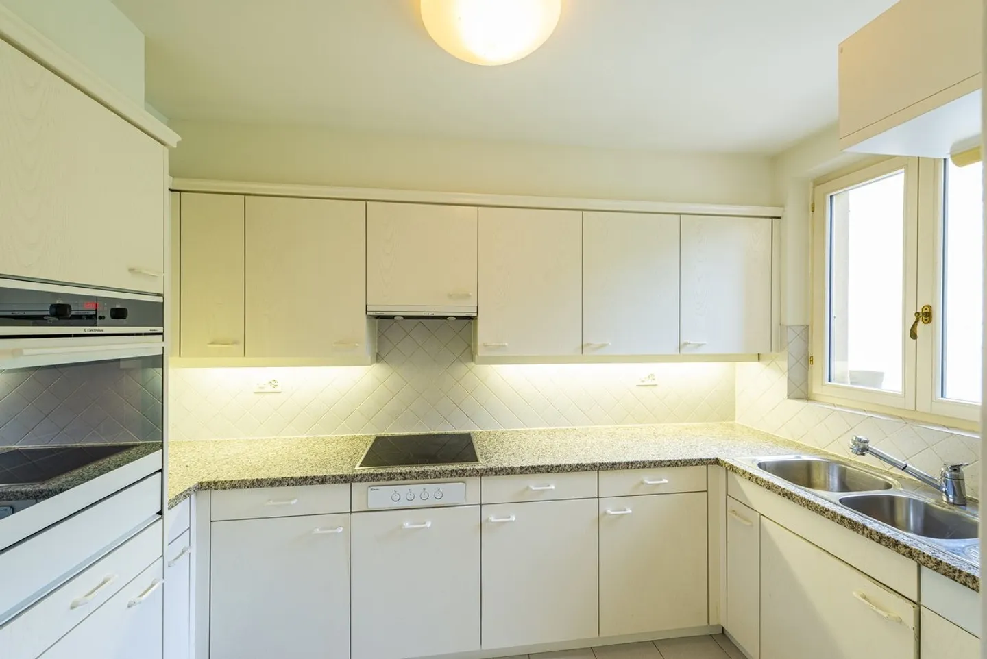 Maison typique du Tessin sur le bord du lac de Morcote - Photo 5 sur 13