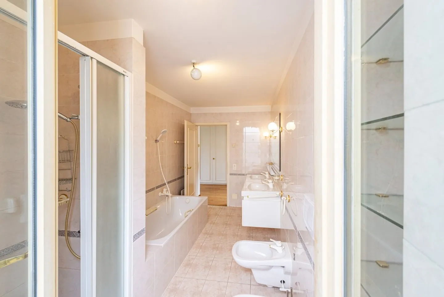 Maison typique du Tessin sur le bord du lac de Morcote - Photo 8 sur 13