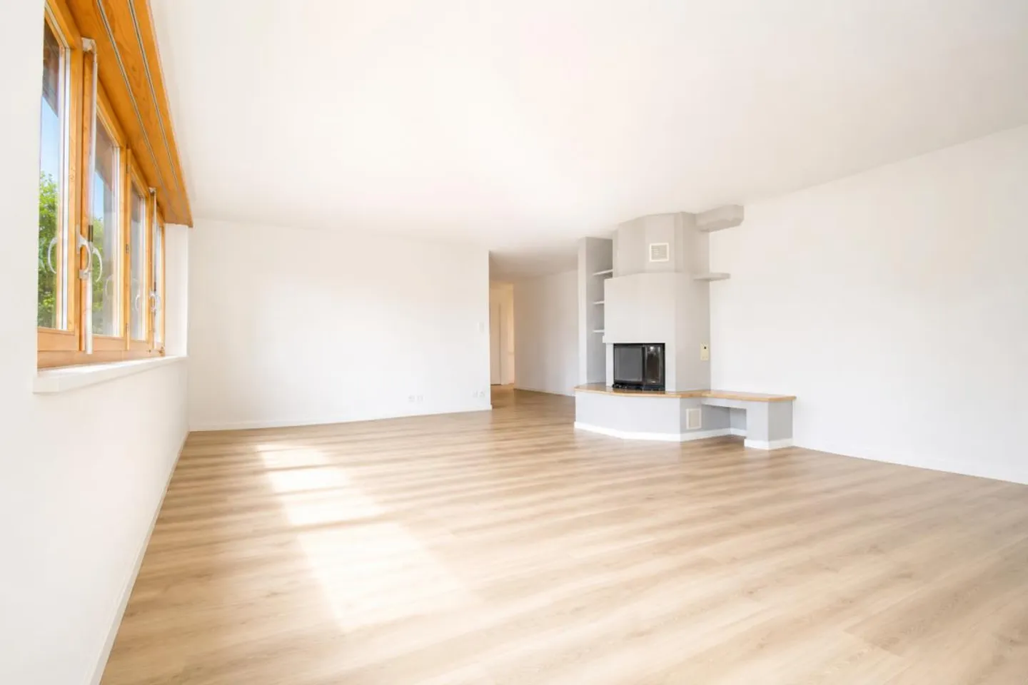 Bright 5.5-room apartment with a feel-good character in Bichwil - Photo 2 of 7