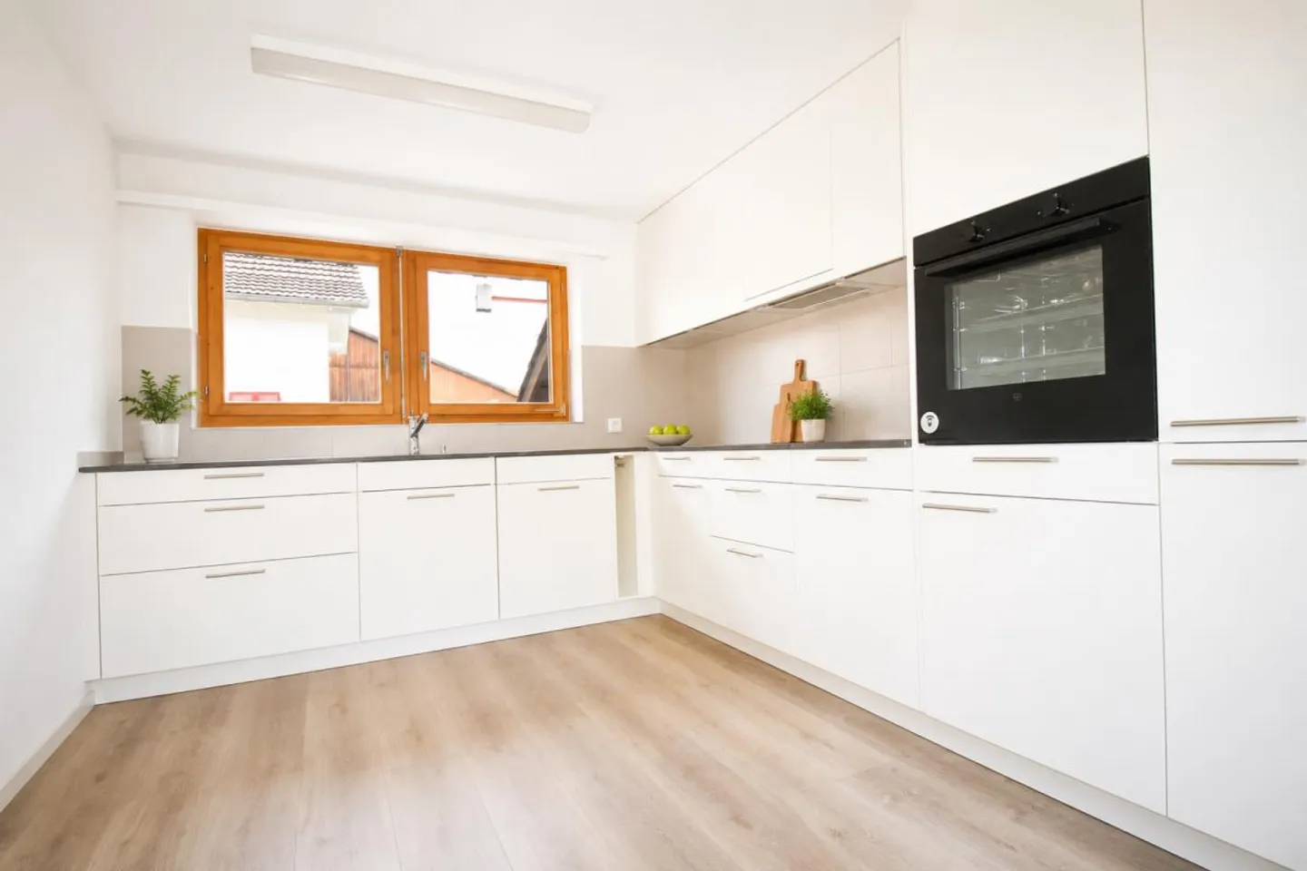 Bright 5.5-room apartment with a feel-good character in Bichwil - Photo 3 of 7