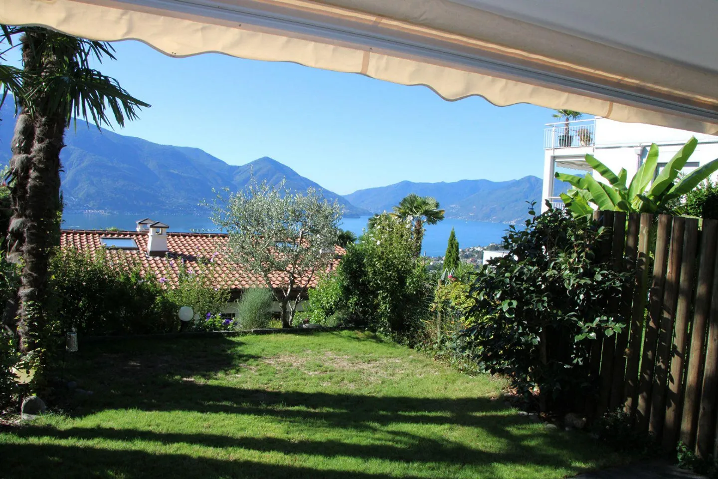 Maison de ville en rangée dans un bel emplacement panoramique à Locarno Monti - Photo 1 sur 9