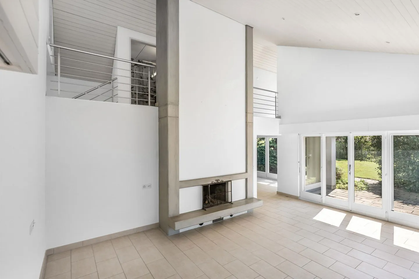 Geräumiges Einfamilienhaus mit Aussicht - Foto 3 von 8