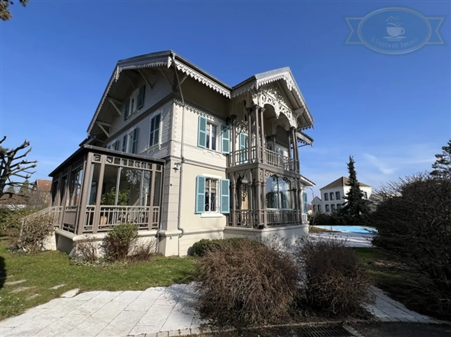 Magnificent Manor House with Character and Large Garden - Photo 2 of 18