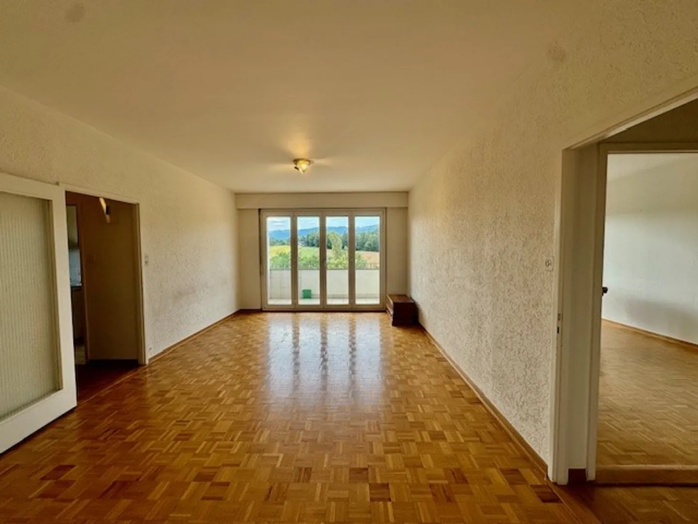 3.5 Room Apartment - Photo 2 of 2