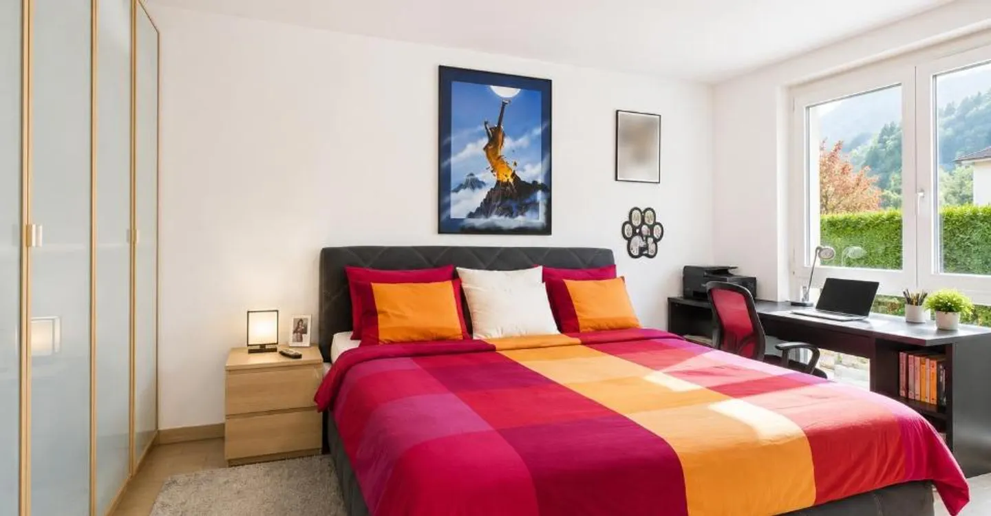 Un grand jardin privé, des espaces conçus pour la vie de famille et la tranquillité d'une résidence récente de peu d'unités. - Photo 4 sur 10