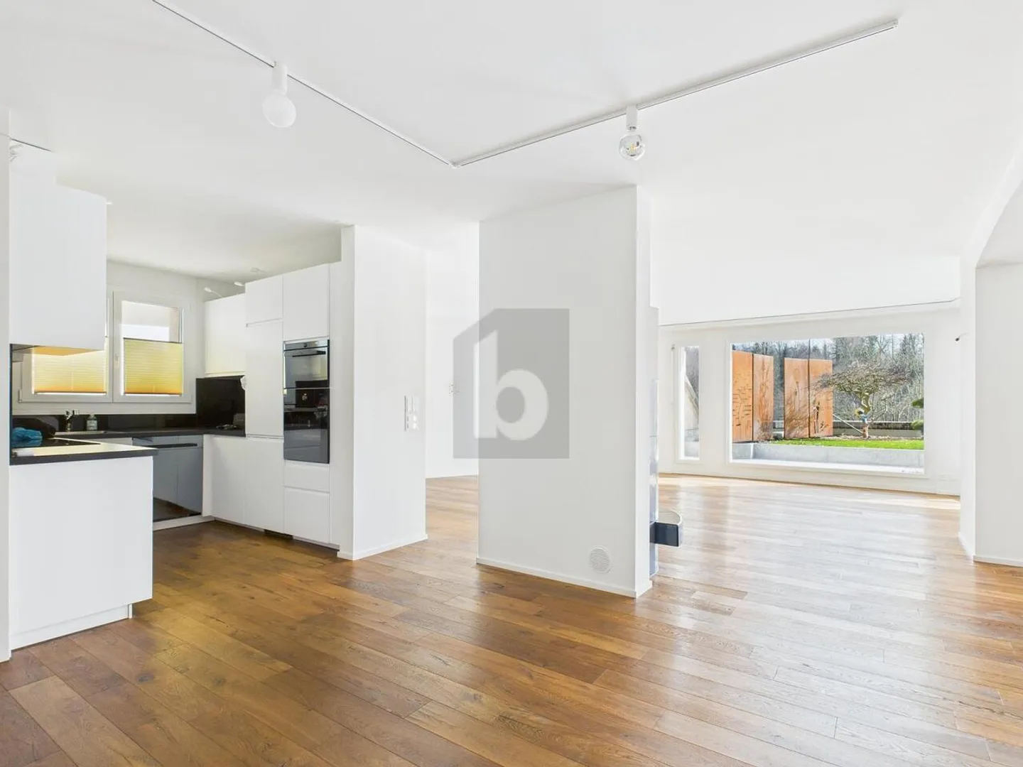 TIMELESS, MODERN WITH LAKE VIEW - Photo 5 of 6