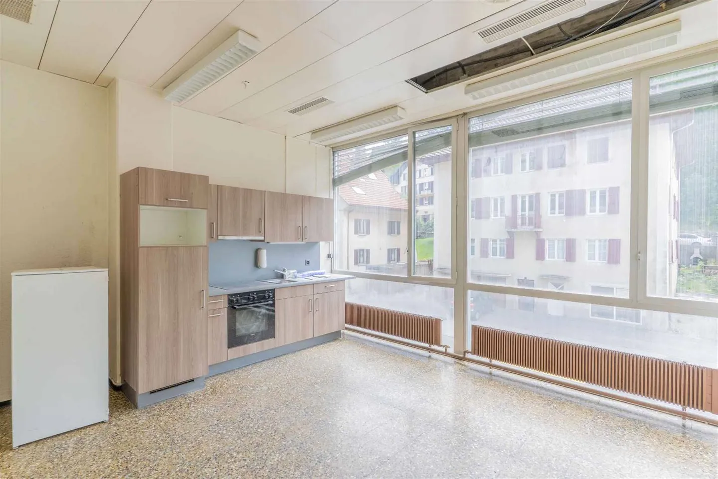 Atelier, surface de production de 1'000 m² à louer à Le Locle - Photo 3 sur 4