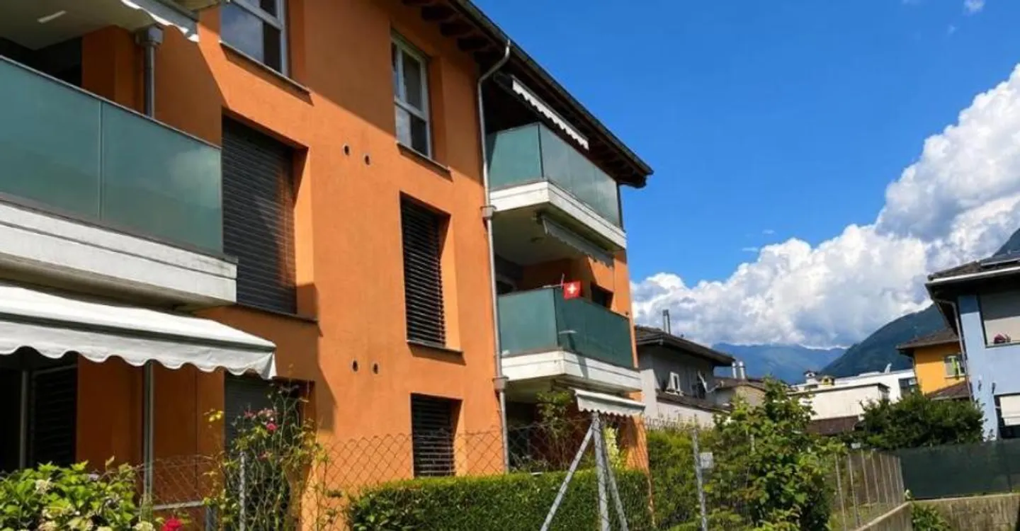 Un grand jardin privé, des espaces conçus pour la vie de famille et la tranquillité d'une résidence récente de peu d'unités. - Photo 8 sur 10