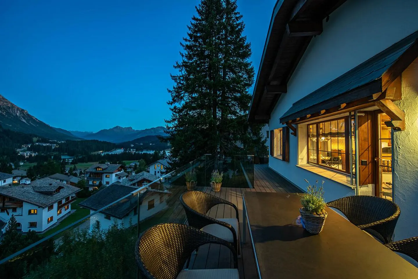 Single-family house in Valbella with ski-in/ski-out location and mountain panorama - Photo 1 of 6