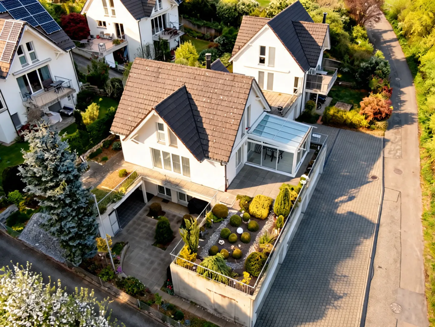 South-facing at the edge of the recreational area, beautiful garden and winter garden - Photo 1 of 13