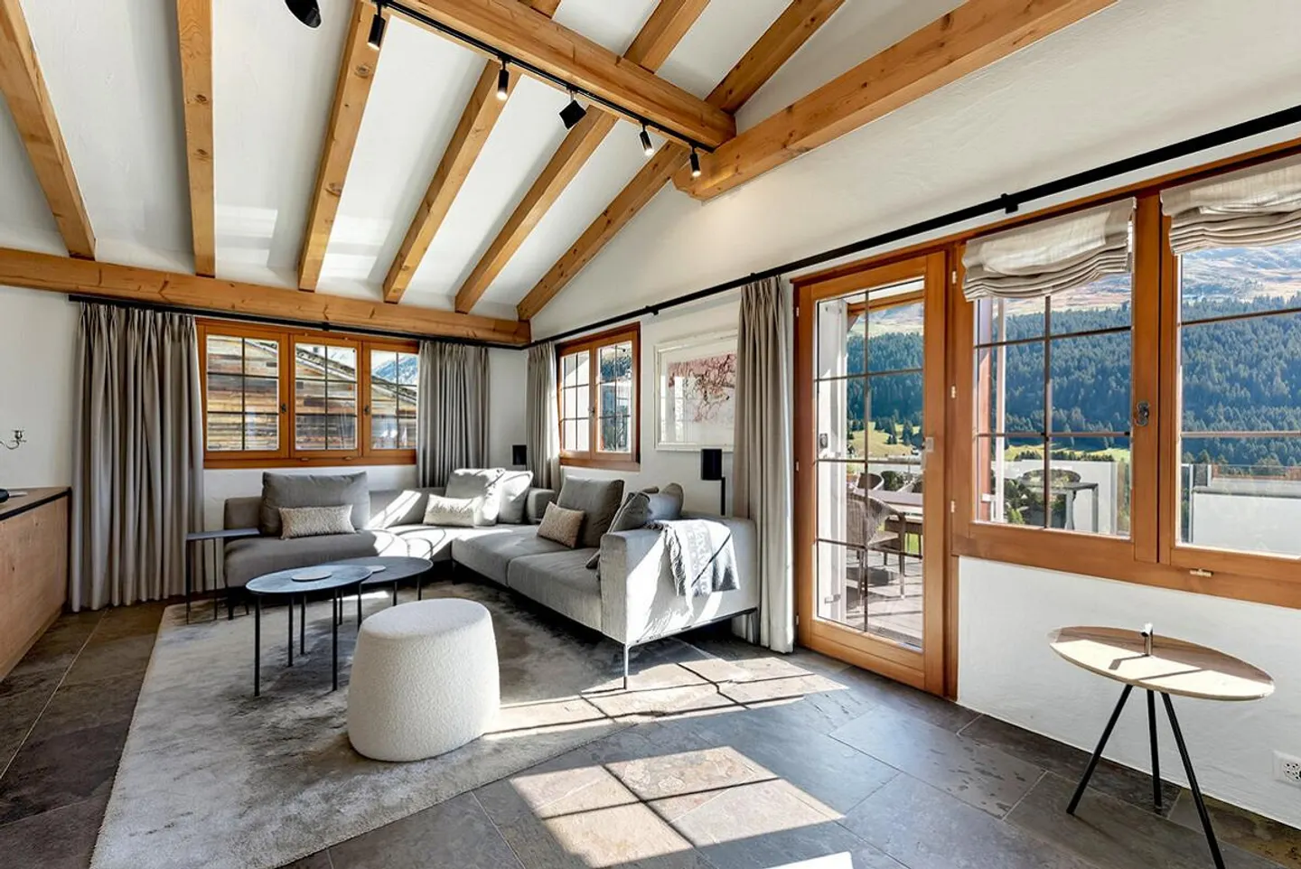 Single-family house in Valbella with ski-in/ski-out location and mountain panorama - Photo 4 of 6