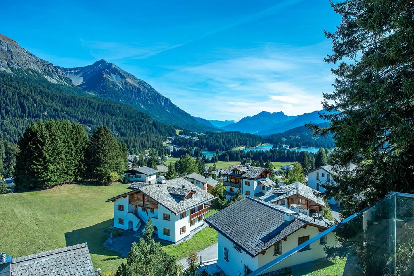 Single-family house in Valbella with ski-in/ski-out location and mountain panorama - Photo 5 of 6