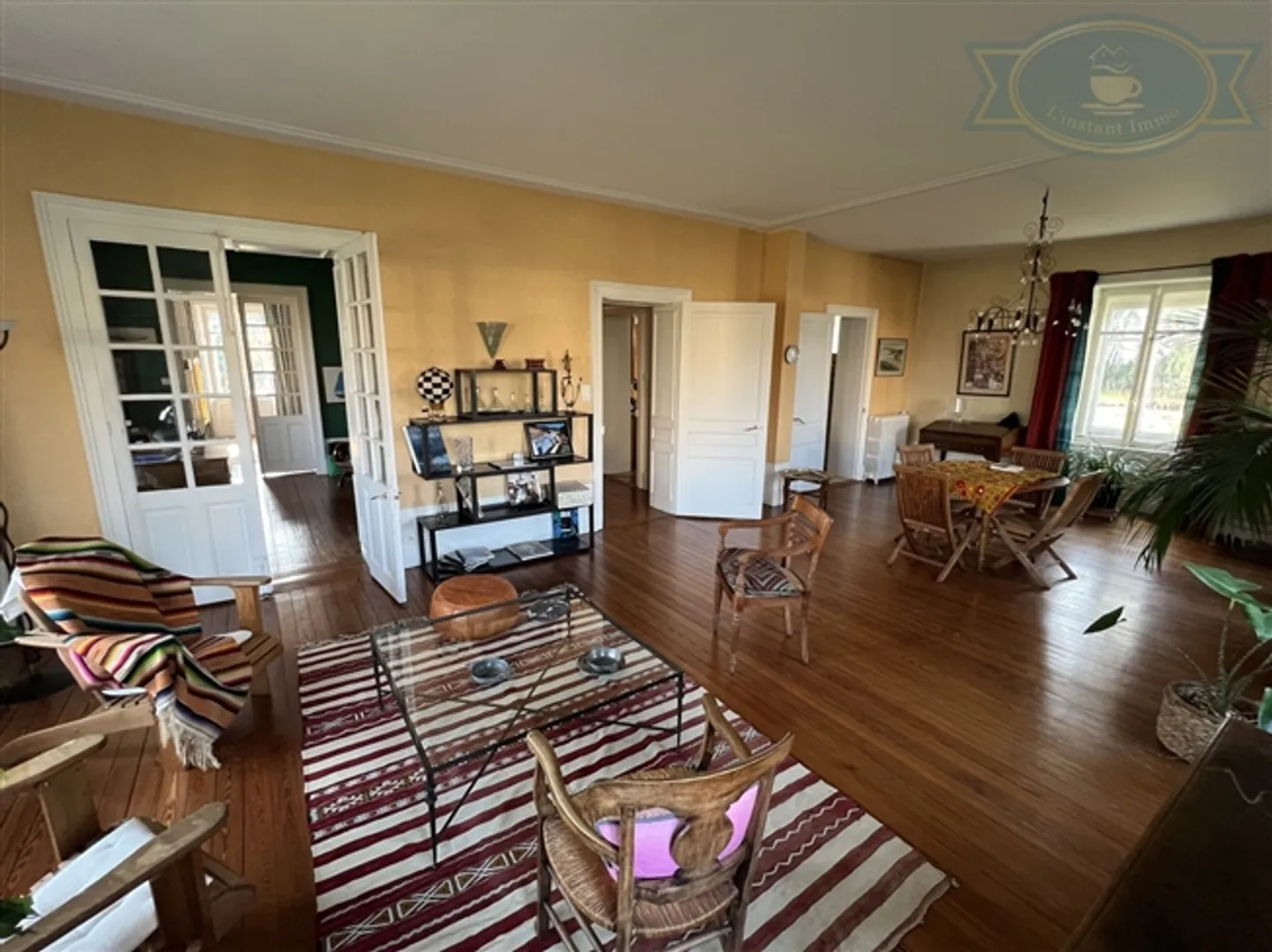 Magnificent Manor House with Character and Large Garden - Photo 7 of 18