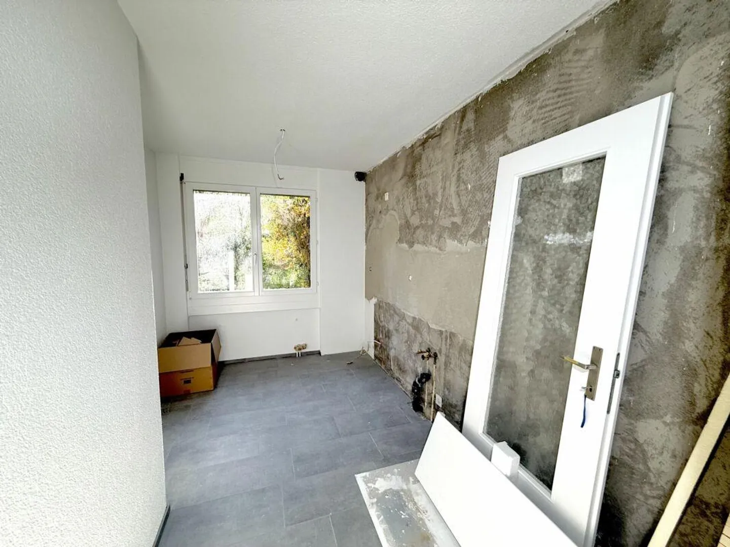 Appartamento di 4.5 locali recentemente ristrutturato ad Albisrieden con area salotto privata in giardino - Foto 8 di 8