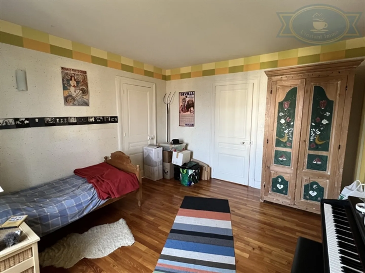 Magnificent Manor House with Character and Large Garden - Photo 10 of 18